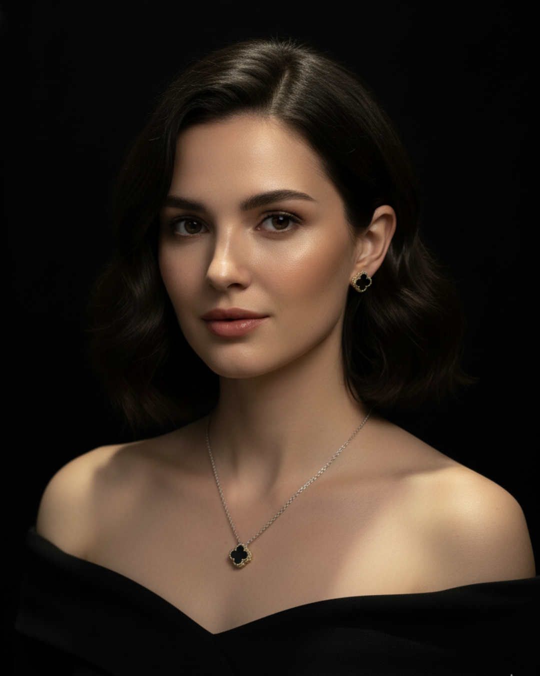 “Eclat Clover” Necklace & Earring Set(BLACK)